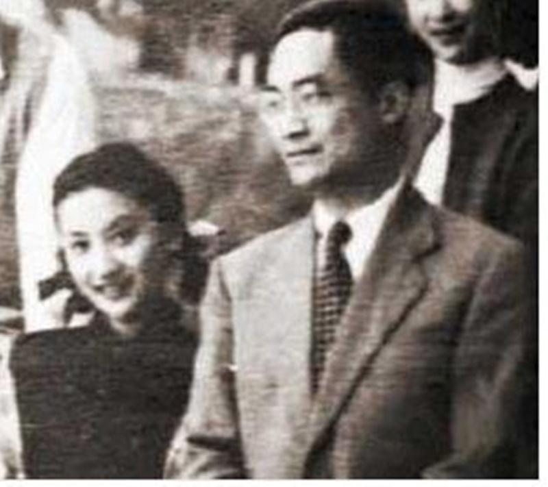 金庸与其偶像夏梦合影2
